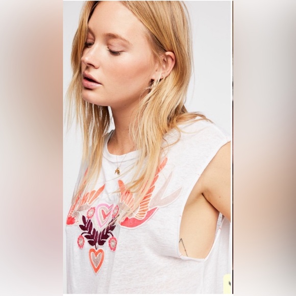 Free People Criss cross tie back doves top . - Picture 2 of 6